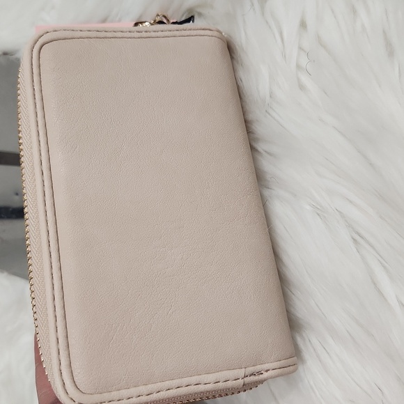 Juicy Couture Exclusive Sandstone Rolling On Multicompartment Bifold Wallet - Picture 5 of 6